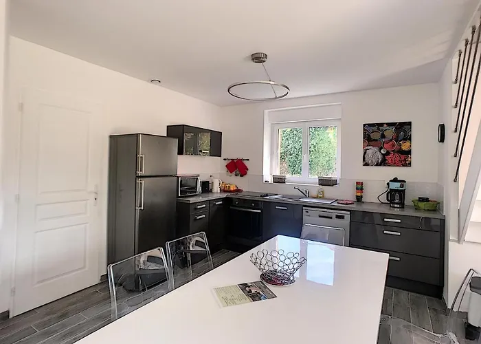 * Maison Aux Portes De Troyes En Champagne * * Sainte-Maure