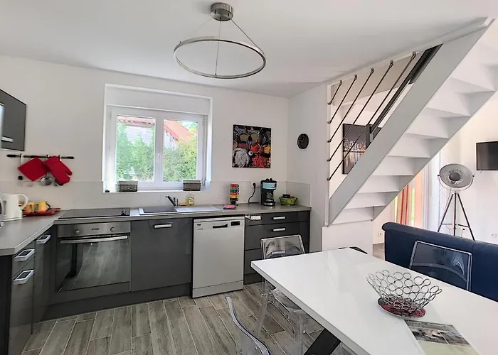 * Maison Aux Portes De Troyes En Champagne * * Sainte-Maure